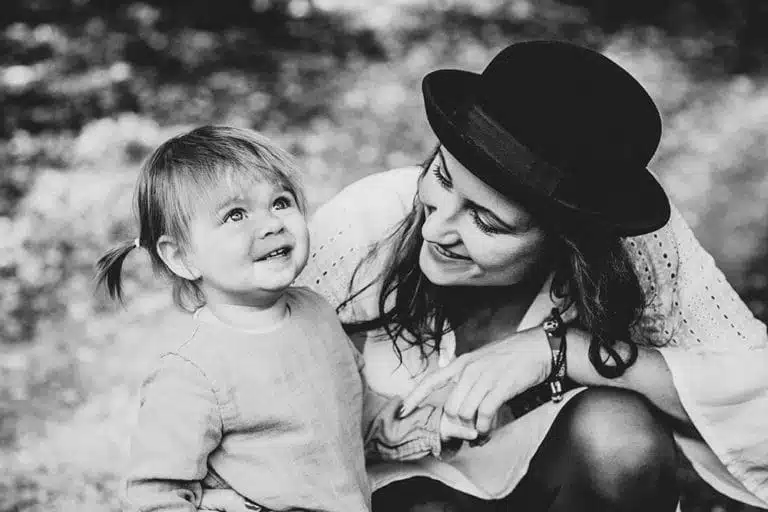 Familienfotografie Dresden Mama mit Tochter Hipster Dresden augenscheinlich